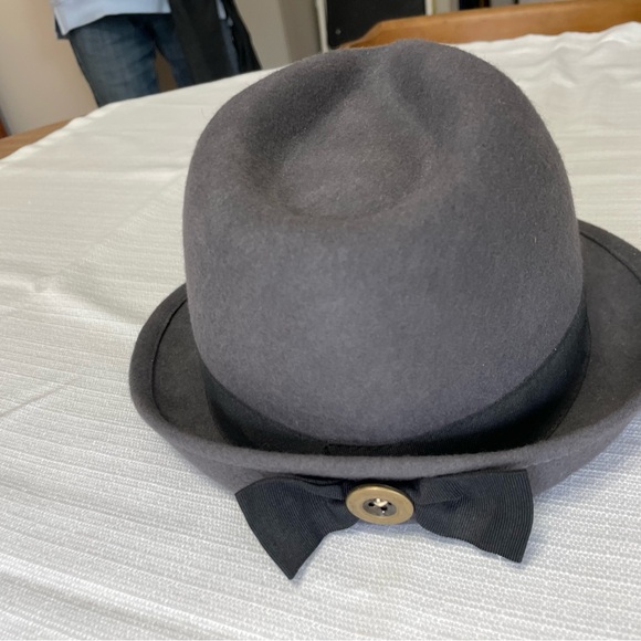 Charcoal gray velvet hat with black band - Picture 3 of 6